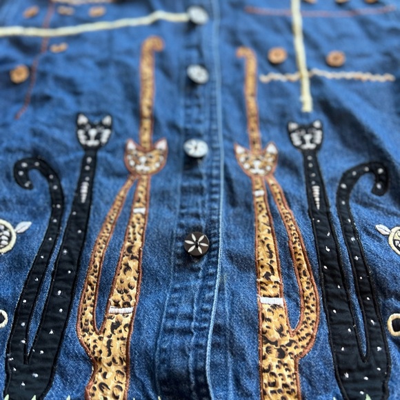 SOLD at market Vintage embroidered cat denim shirt - Picture 7 of 14